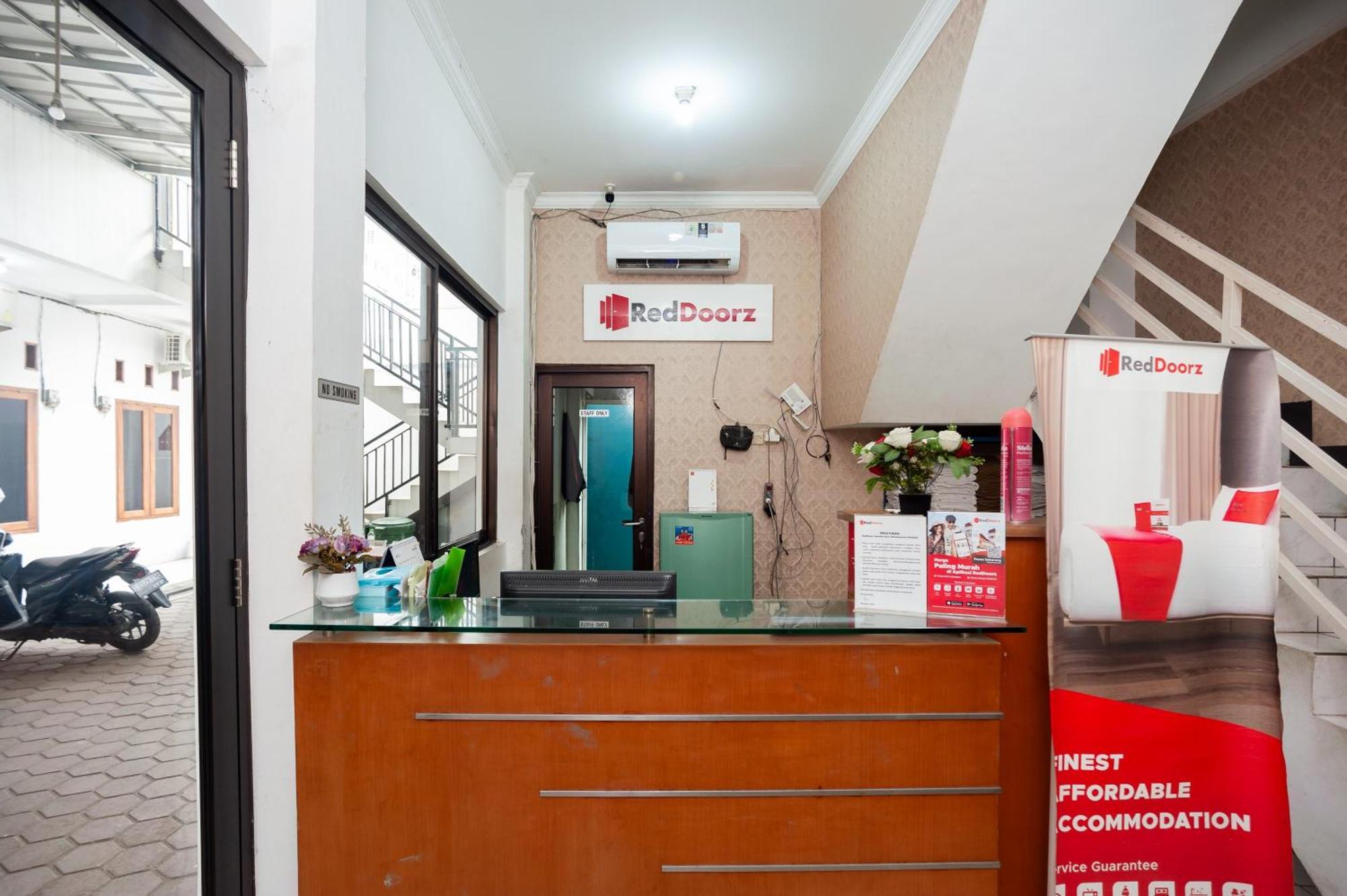Reddoorz Syariah Near Jatisampurna Hospital Hotel Bekasi Exterior photo