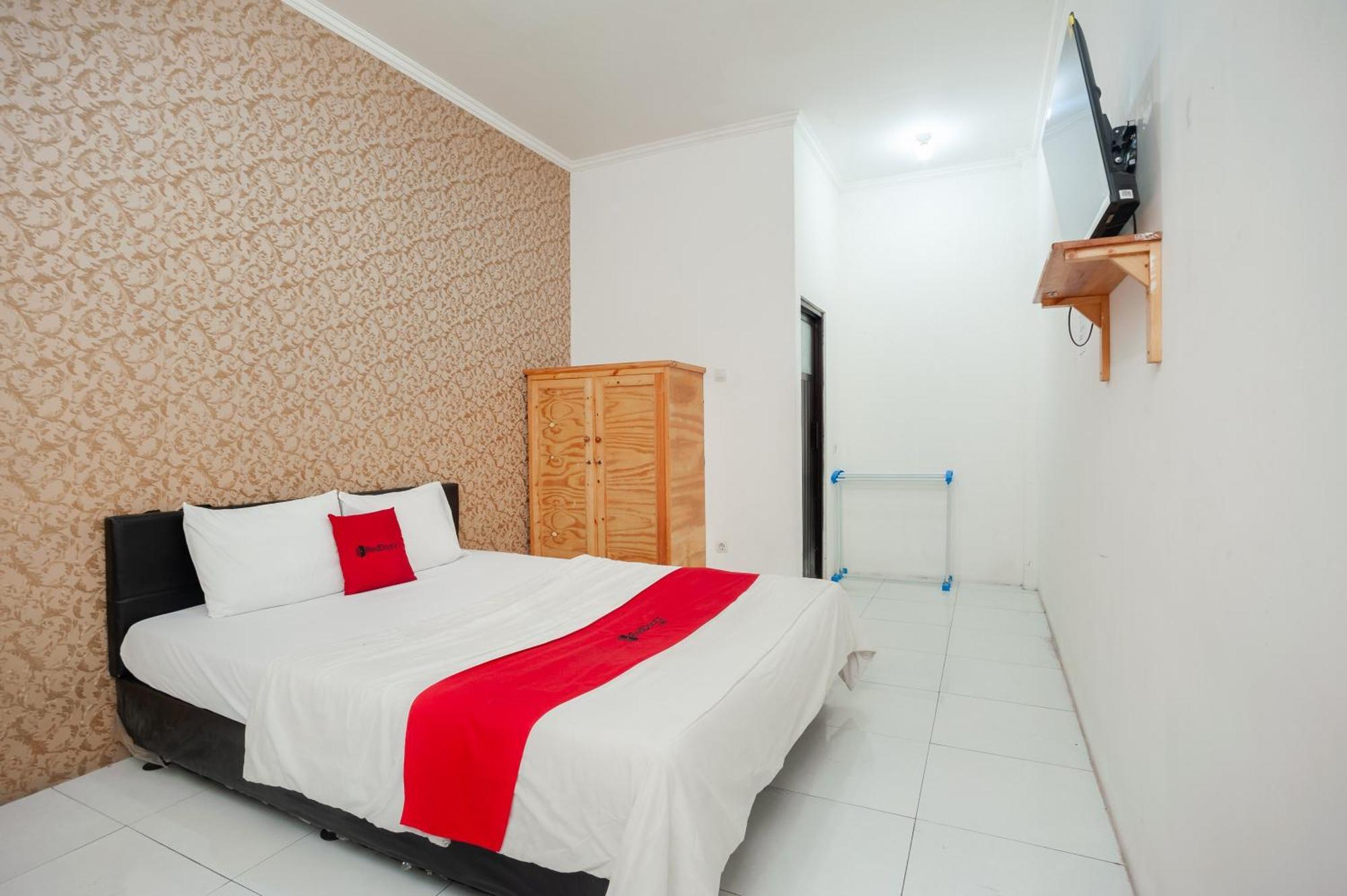 Reddoorz Syariah Near Jatisampurna Hospital Hotel Bekasi Exterior photo