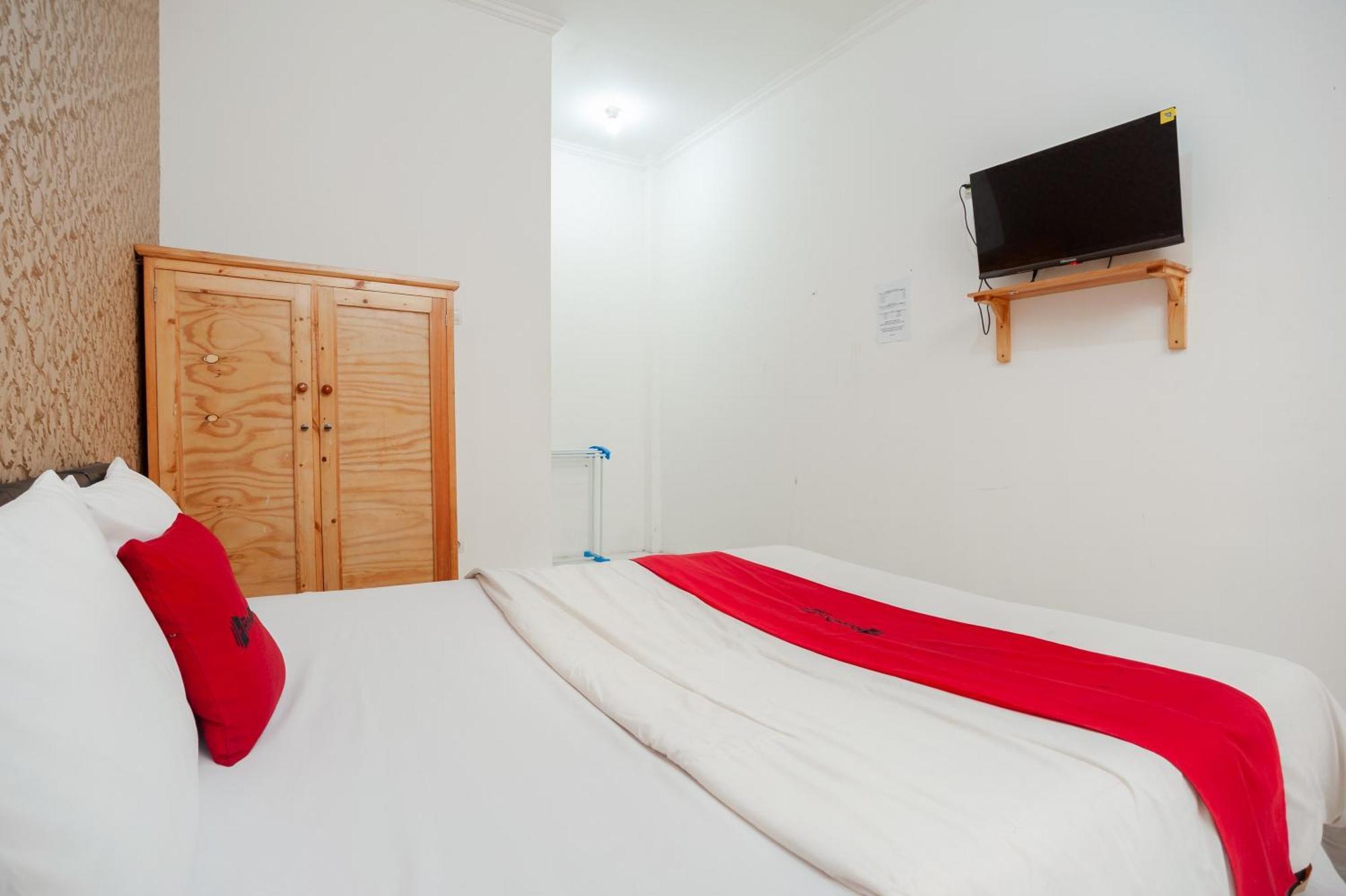 Reddoorz Syariah Near Jatisampurna Hospital Hotel Bekasi Exterior photo