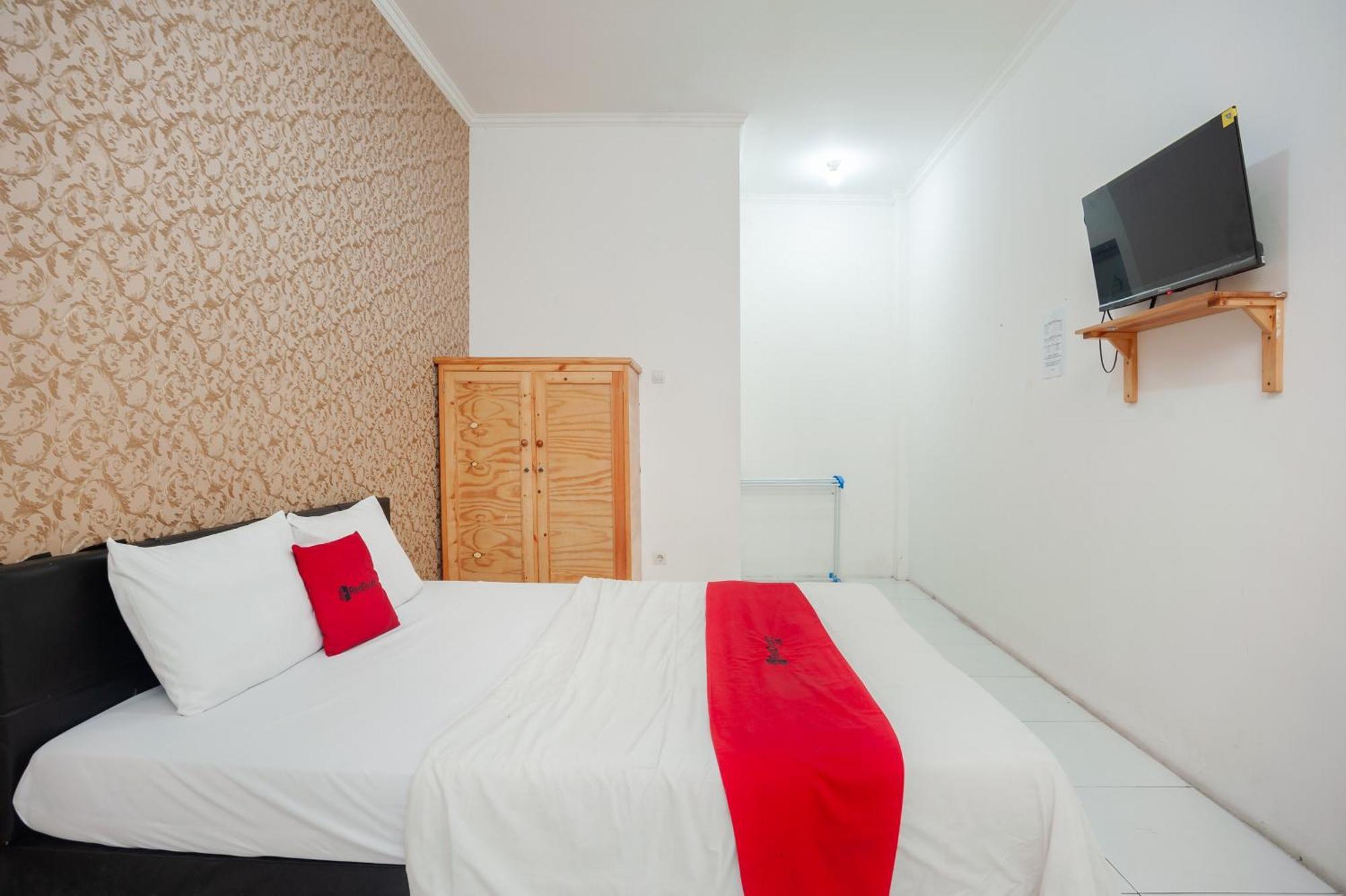 Reddoorz Syariah Near Jatisampurna Hospital Hotel Bekasi Exterior photo